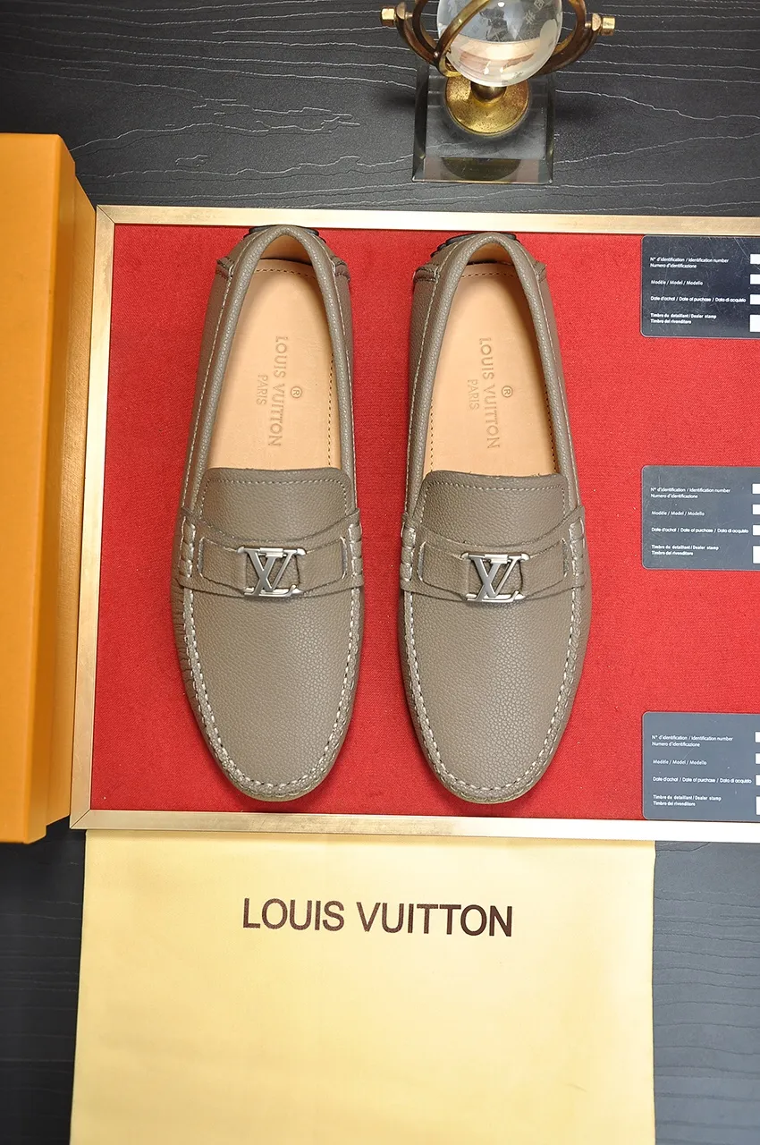 Men's men's shoes 💰420💶 [LV Doudou shoes] (water-dyed cowhide lining) new model is on the market, available on the official website. The new Doudou shoes are processed into single-color materials, and the uppers are made of imported horsehide leather. The body of the shoe is fully hemmed with mark thread, and is lined with imported original cowhide leather. The elegant shoe shape is super suitable for all-matching, and the size is 38-44.